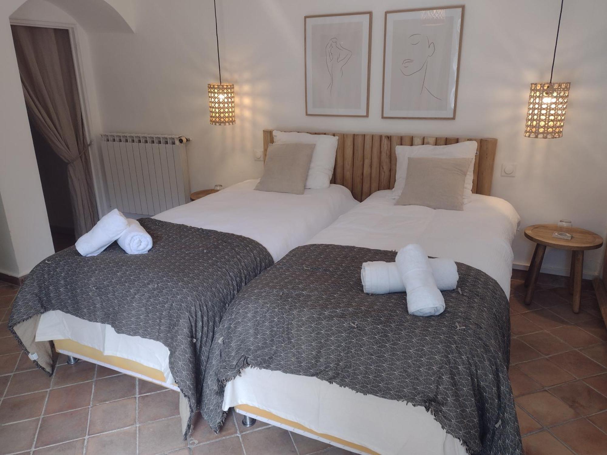 La Maison Des Autres, Piscine Chauffee, Chambres D'Hotes Proches Uzes, Nimes, Pont Du Gard Saint-Genies-de-Malgoires Стая снимка